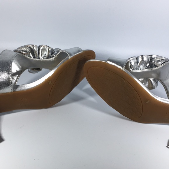 NWOT Alexa Marie Silver Sandals (B2031) - Picture 5 of 8